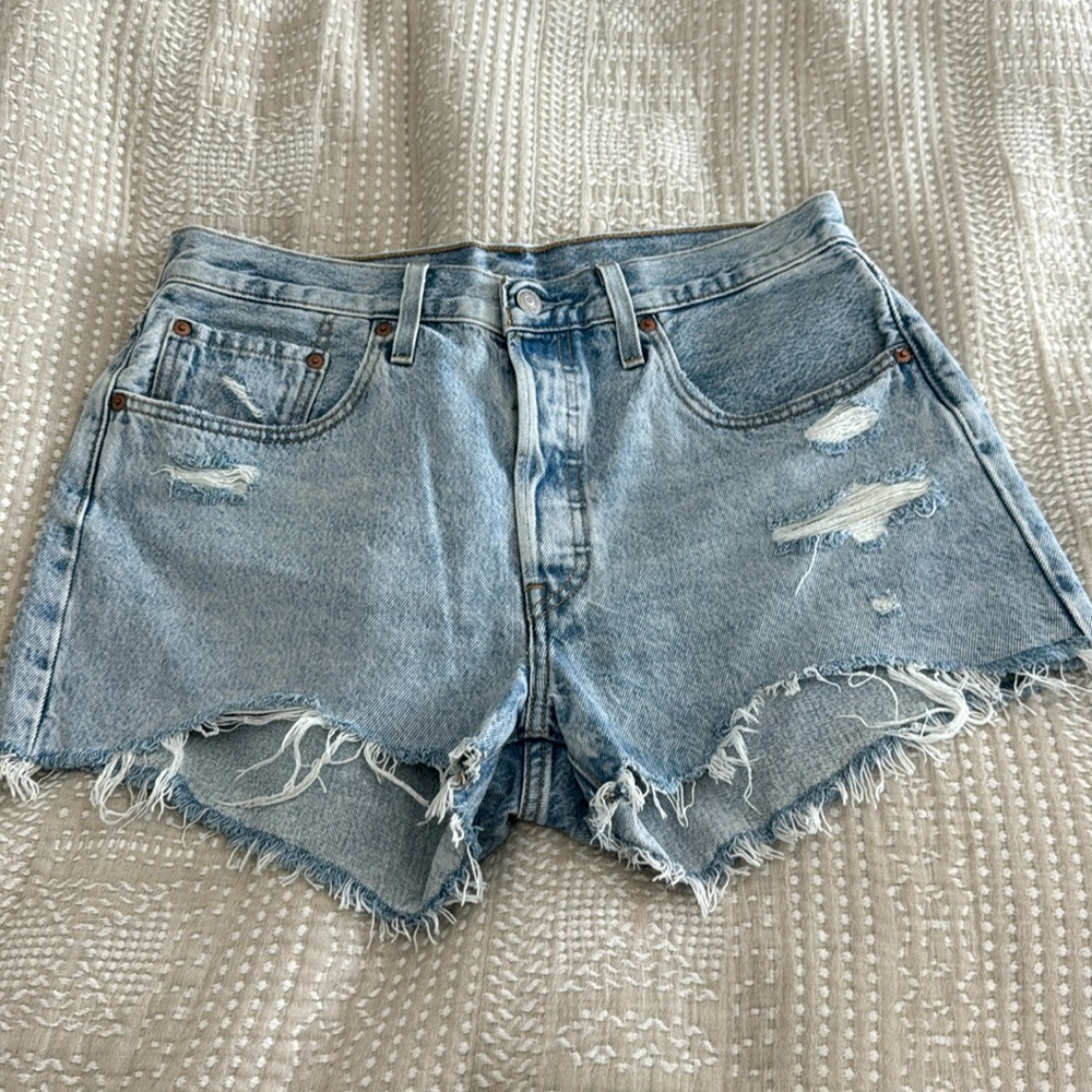 Levi’s 501 cutoff denim jean shorts size 31